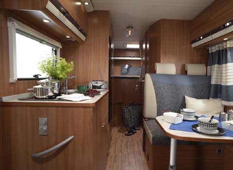 Innenansicht Wohnmobil / Reisemobil für sechs Personen Innenansicht Wohnmobil / Reisemobil für sechs Personen