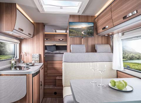 Innenansicht Wohnmobil / Reisemobil komfort für zwei Personen Innenansicht Wohnmobil / Reisemobil komfort für zwei Personen