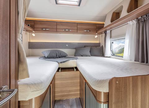 Innenansicht Wohnmobil / Reisemobil für vier Personen Innenansicht Wohnmobil / Reisemobil für vier Personen
